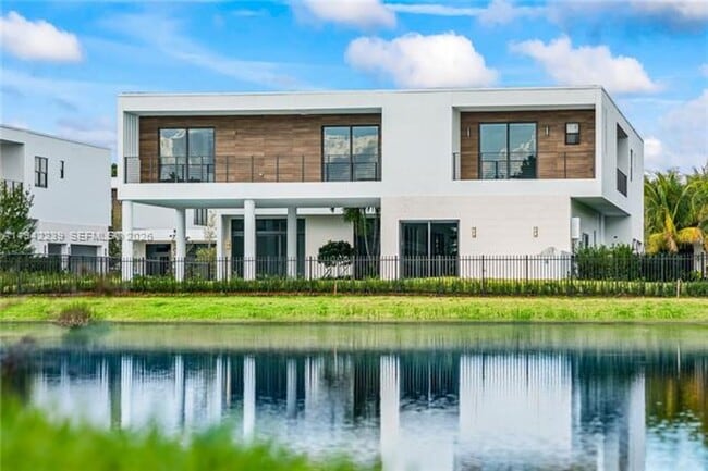 Photo - 16680 Botaniko Dr N House