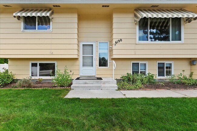 Building Photo - 6190 N Shandee Dr