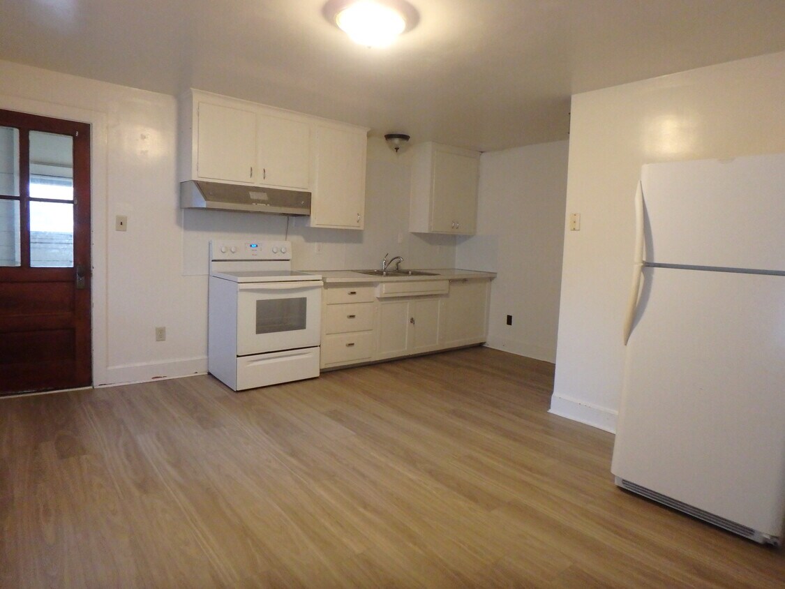 Foto principal - 119 Montour St N