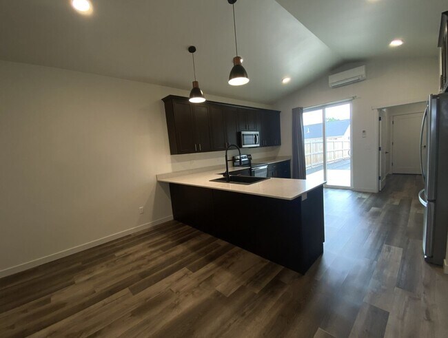 Building Photo - 2513 N Benjamin Ln