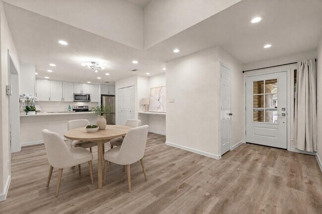 Foto del edificio - 13307 Effingham St