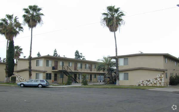 Foto del edificio - Courtyard Apartments - OBTBD