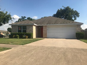 Building Photo - 100 Camden Ct