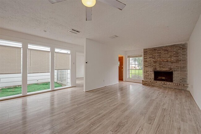 Building Photo - 6533 S Briar Bayou Dr