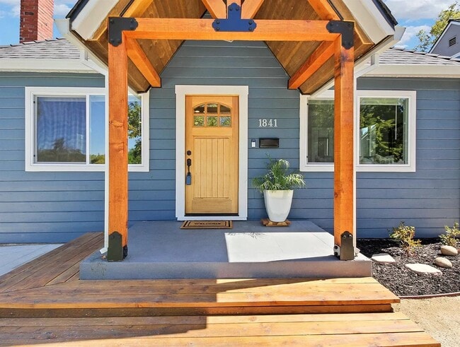 Photo - 1841 44th St House