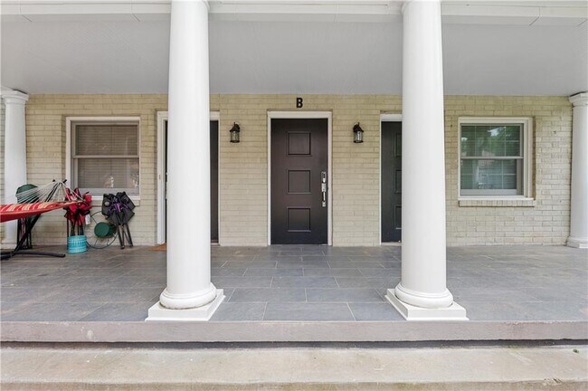 Building Photo - 866 Briarcliff Terrace NE
