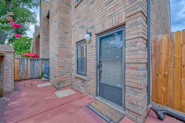 Foto del edificio - 9850 Pagewood Ln