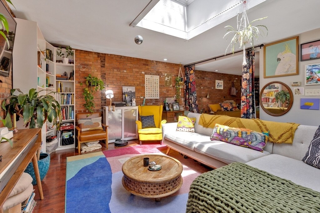 Foto principal - 53 Cummings Rd