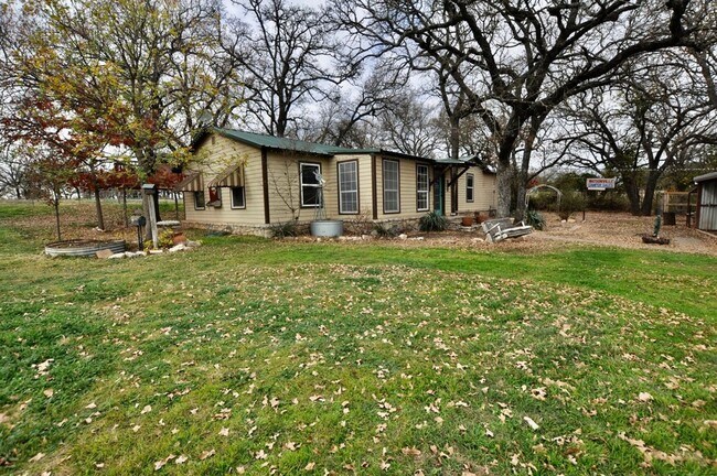 Foto del edificio - COMING SOON - FOR LEASE! Hard to Find Hors...
