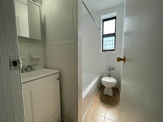 Building Photo - 1 bedroom in BRONX NY 10456