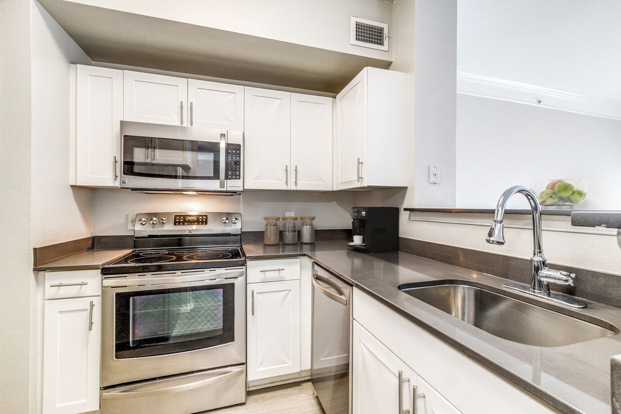 Metro Midtown - 2350 Bagby St Houston, TX 77006 | Apartments.com