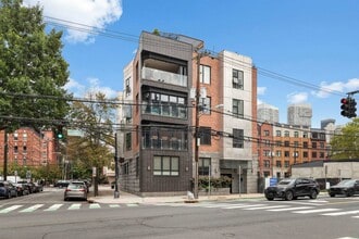 Building Photo - 296 Grand St