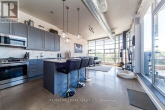 Building Photo - 952 Kingston Rd