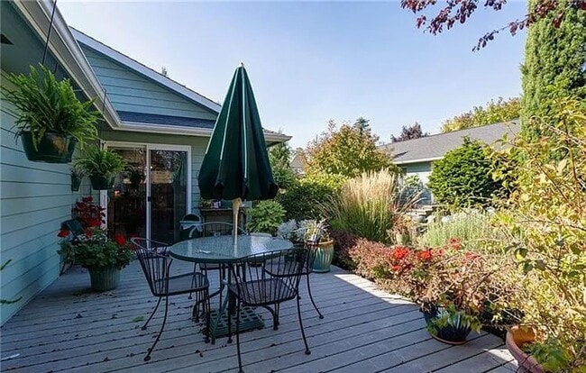 Building Photo - 2827-2827 Nevada St