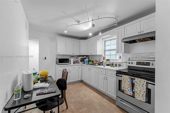 Building Photo - 174 Corrine Pl