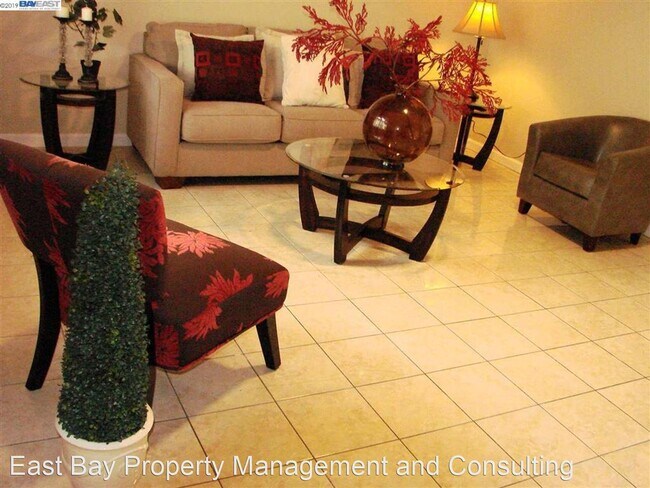 Building Photo - 4 br, 1.5 bath House - 4378 Planet Circle