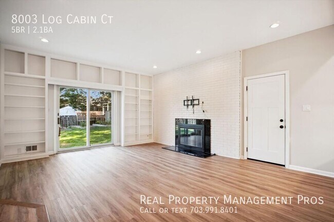 Foto del edificio - 8003 Log Cabin Ct