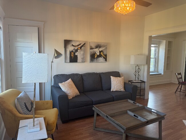 Foto del edificio - 1371 W 69th St