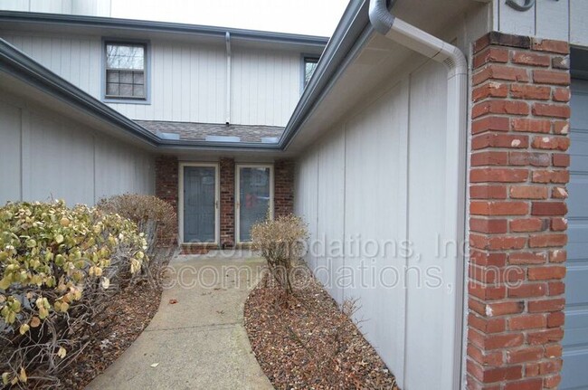 Foto del edificio - 311 NE Timbercreek Dr