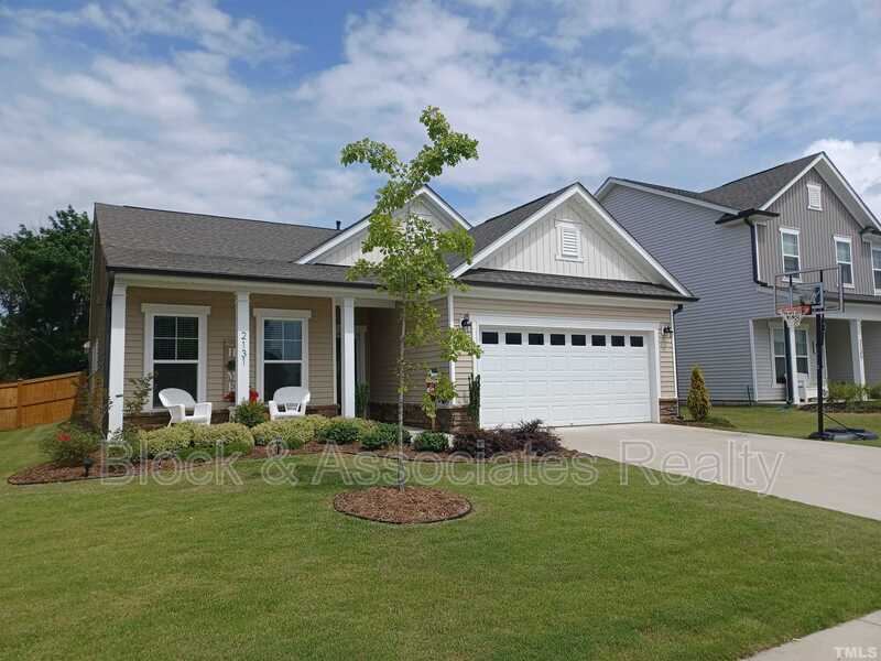 Foto principal - 2131 Fox Chapel Pl