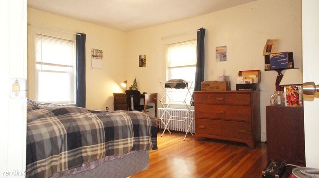 Foto del edificio - 2 br, 1.5 bath Duplex - 9R Winship St 9R-A