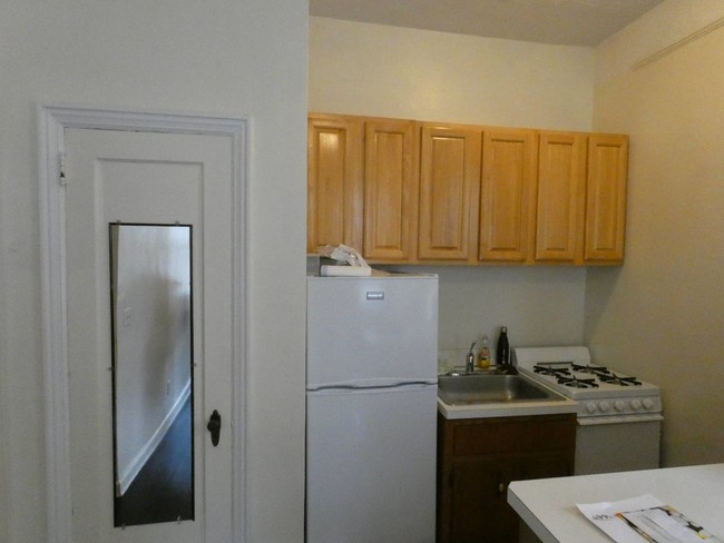 Building Photo - 250 E 35th St