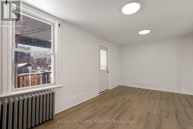 Photo du bâtiment - 639 Somerset St W