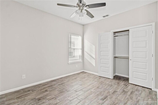 Building Photo - 10 Shavano Dr
