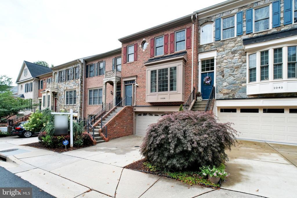 Primary Photo - 1038 Grand Oak Way