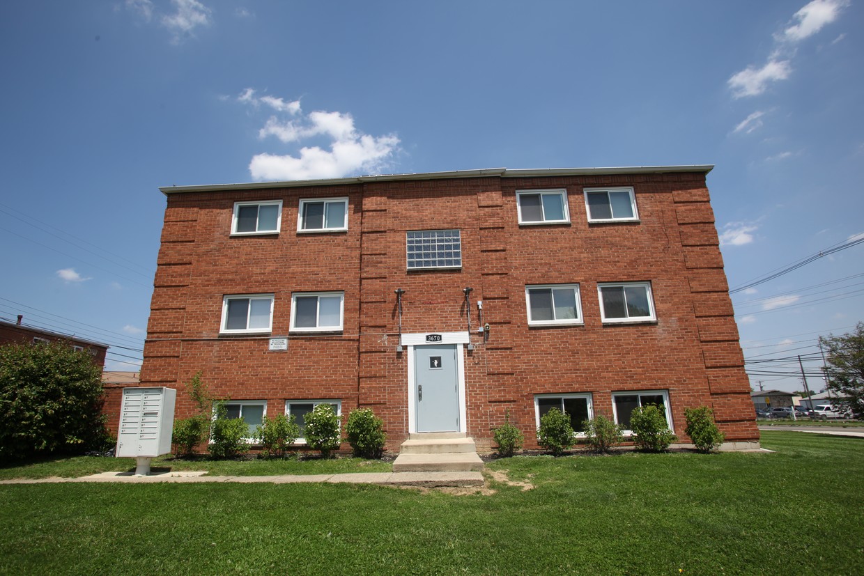 Front of 3670 - 3656 Seabrook Ave