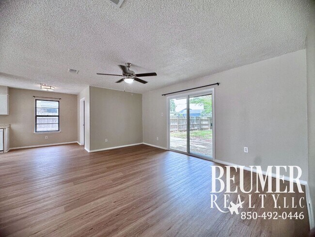 Building Photo - Updated Home Near I-10 and Scenic Hwy