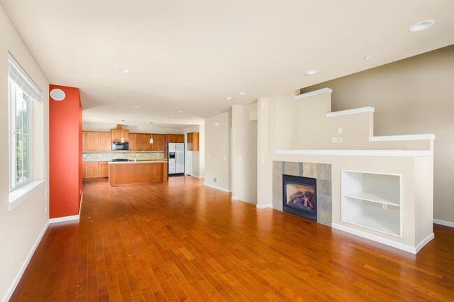 Building Photo - Charming 3 Bedroom Townhome in West Highla...
