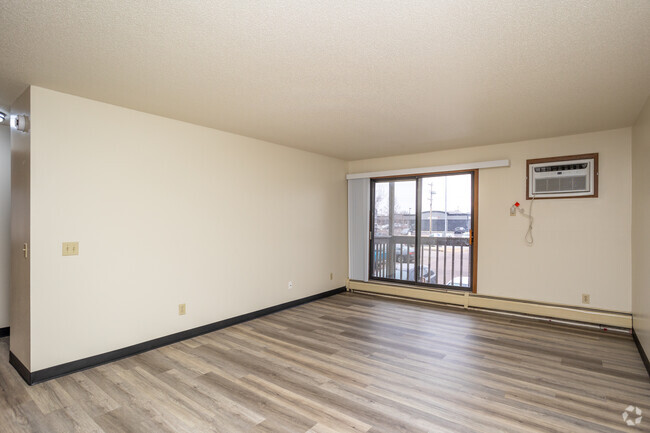 2BR, 1BA - 915SF - Living Room - Bentwood Manor Apartments