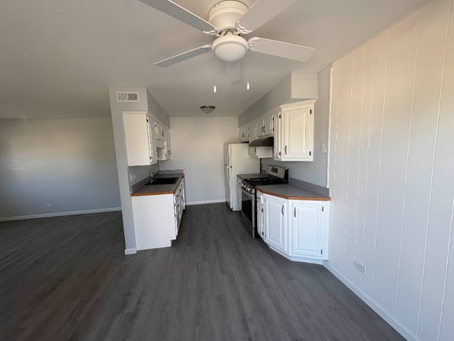 Building Photo - 192 Mary Ct