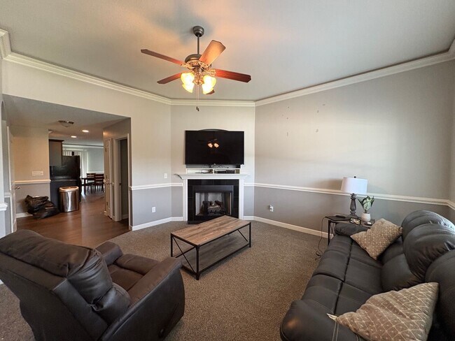 Foto del edificio - New Construction Home 3 Bedroom 2 Bath OFFERING $500 OFF FIRST FULL MONTH!!! Community Pool Open!!