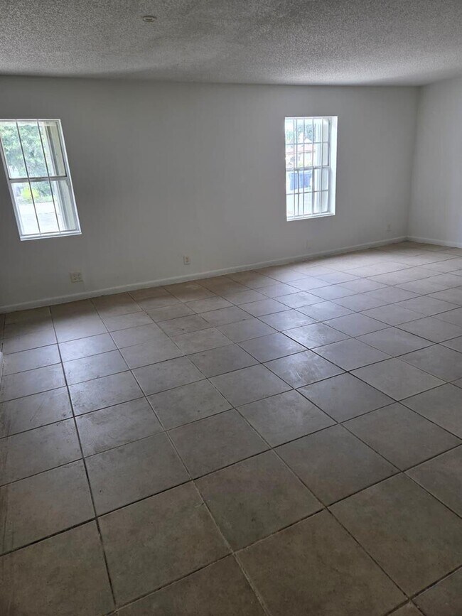 Foto del edificio - 1633 W 28th St