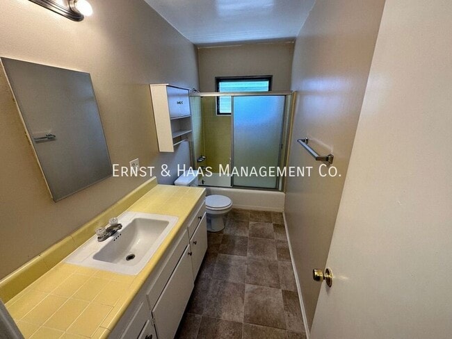 Foto del edificio - 1325 E 7th St