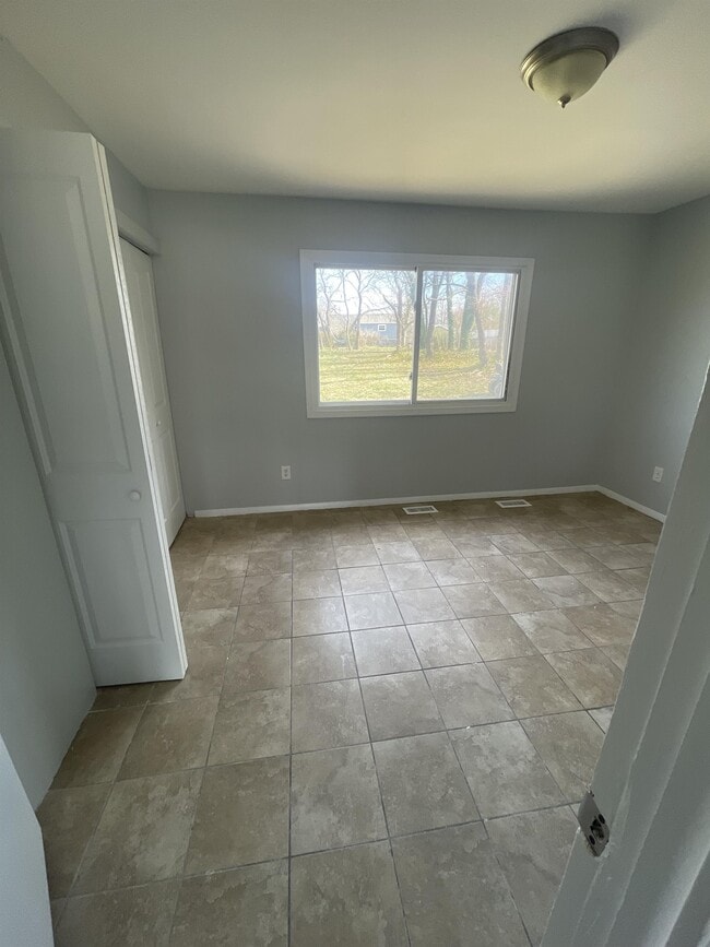 Photo - 37 Pershing Ln House