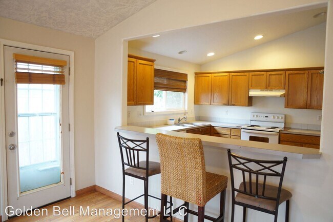 Building Photo - 3 br, 2 bath House - 13922 SE Cora St