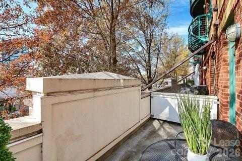 Building Photo - 115 E Park Ave