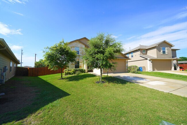 Foto del edificio - Gorgeous Selma Living with a Inground Pool! Realtor Commission: $625