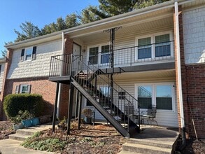 Building Photo - 208 Northpoint Ave