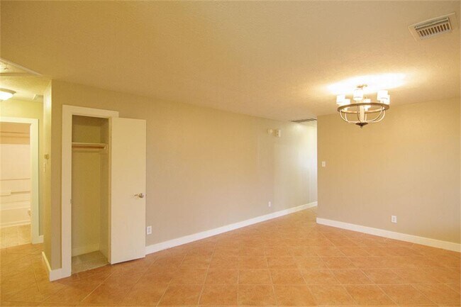 Building Photo - 10111 Farrell Dr