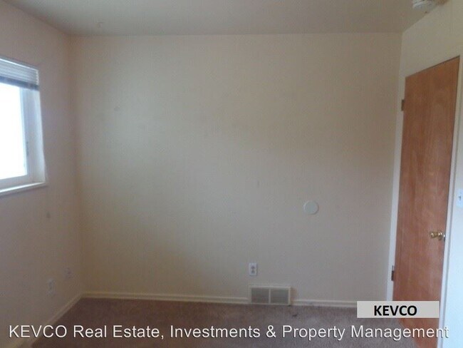 Building Photo - 343-345 W Willox Ln