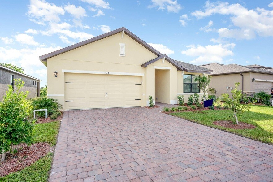 Foto principal - 732 Acadia Court SE