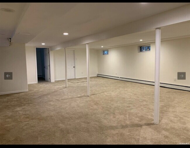 Building Photo - Lakeview