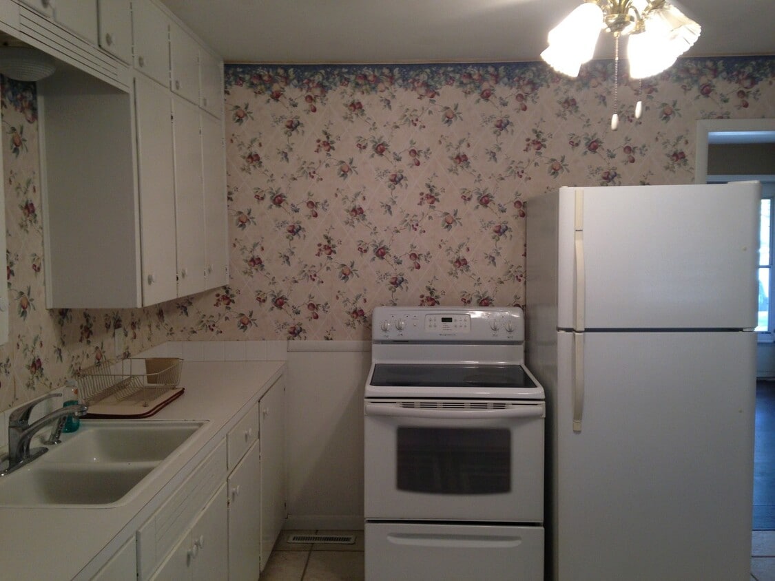 Primary Photo - Spacious 2 bedroom/1 bath duplex in El Dor...