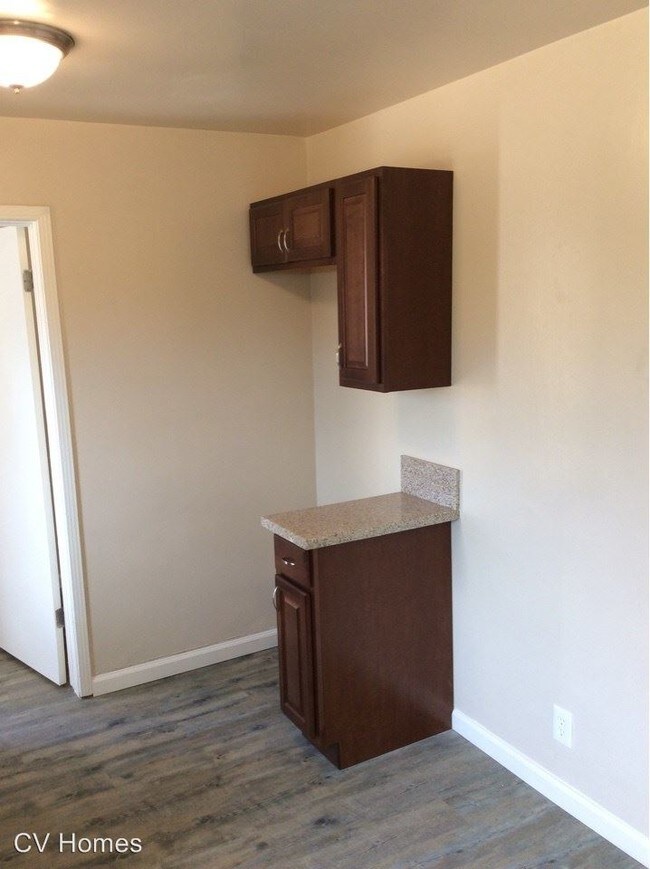 Building Photo - 2 br, 1 bath House - 322 E. Kearney Blvd.