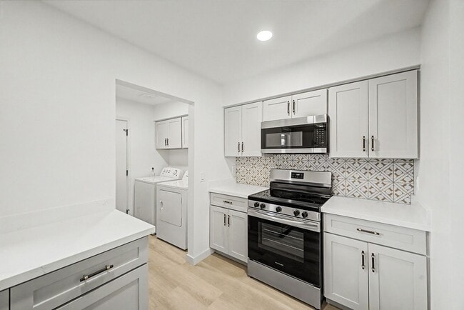 Building Photo - South Tempe 3BR Townhome w/ Private Yard, W/D & Parking
