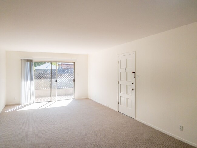 Building Photo - BRIGHT Remodeled Downtown 1BR/1BA Flat! Pa...
